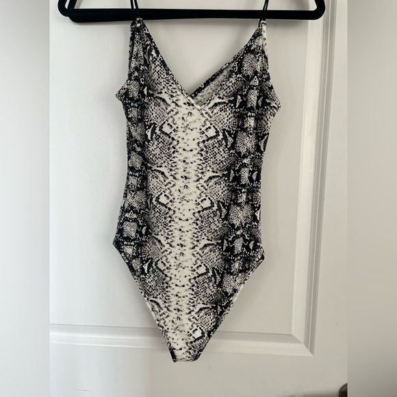 Snakeskin Bodysuit - Picture 4 of 6